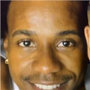 Président d'entreprise avec une expertise en gestion stratégique et opérationnelle